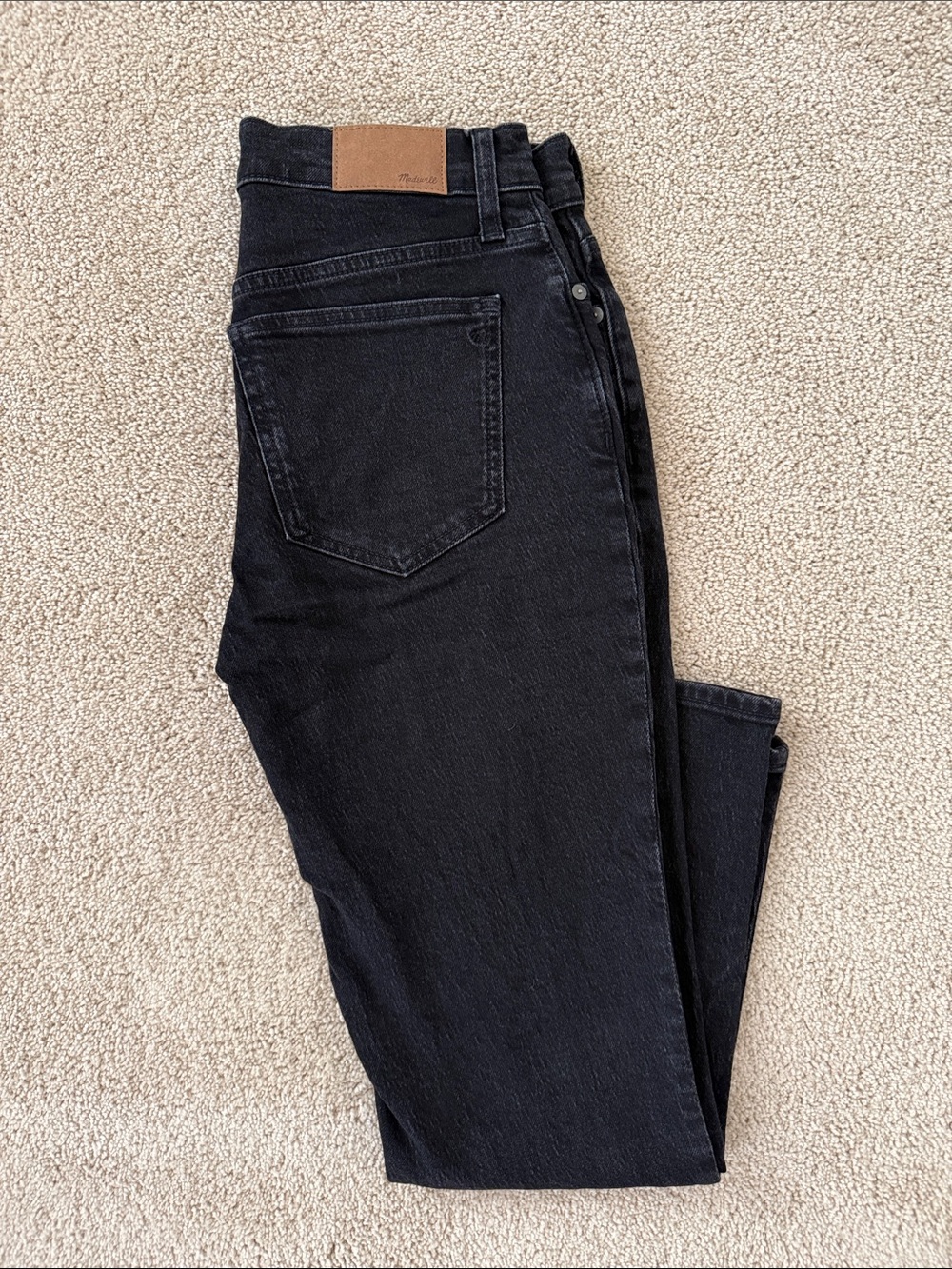 Women’s Madewell mid- rise black vintage jean